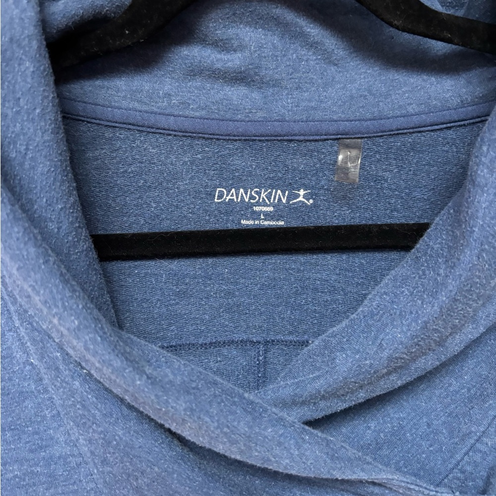 3 Danskin Cozy wrap tops with snap-Detail and cowl neck - Picture 6 of 9